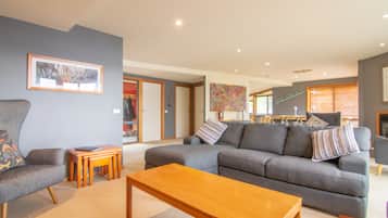 Smart TV, fireplace, DVD player, ping pong