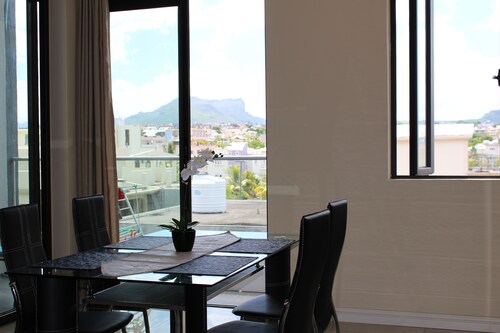 Penthouse + Inspiring Panoramic Views of Flic en Flac. 100m2 Rooftop Terrace