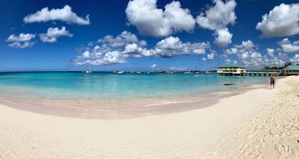 Ideally located Two Bedroom Apartment close to beach