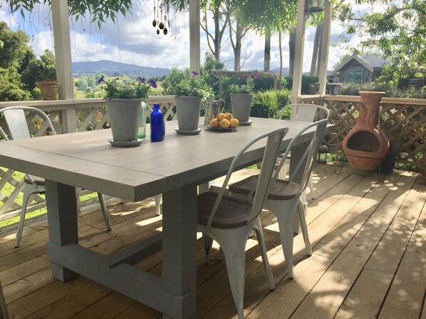 تناول الطعام بالخارج