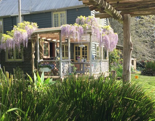 Peaceful, private, stylish rural retreat.French inspired, light, airy, spacious.