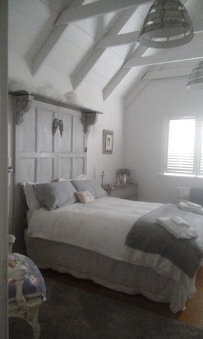 4 bedrooms, iron/ironing board, travel crib, internet