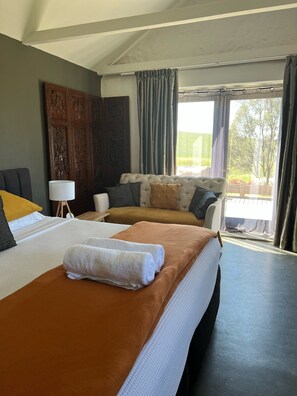 Iron/ironing board, travel cot, free WiFi, bed sheets