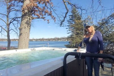 Campau Lake Sunshine, hot swim spa tub, King Bed lakefront