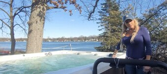 Waterfront met zwembad spa Homes combo in de buurt van Grand Rapids slaapt 60 gasten