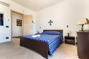 6 chambres, fer et planche à repasser, accès Internet, draps fournis