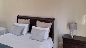 1 bedroom, desk, iron/ironing board, internet