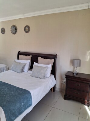 1 Schlafzimmer, Schreibtisch, Bügeleisen/Bügelbrett, Internetzugang