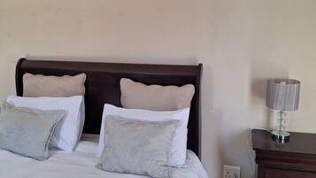 1 bedroom, desk, iron/ironing board, internet