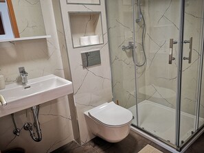 Shower, hair dryer, towels, soap - Spacious apartment with beautiful marina and sea views (Slano)