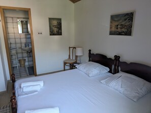 3 bedrooms, iron/ironing board, travel cot, free WiFi