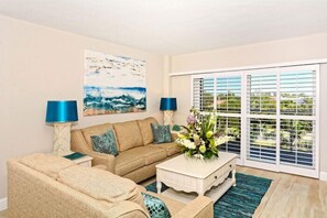 Unclassified image, 4 of 20, button