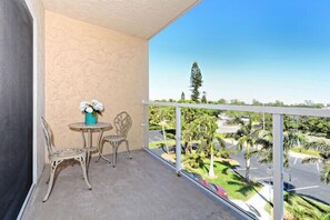 Unclassified image, 3 of 20, button