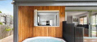 Feriehus på Phillip Island: Oppvarmet innendørsbasseng og utendørs spa, nær stranden