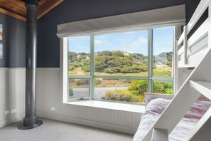 4 chambres, fer et planche à repasser, lit de bébé portatif