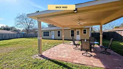 Templar ·Gorgeous 350k home, 5 Beds, Up to 18 Guests, Middle of town 
