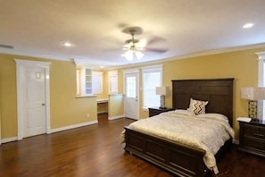 5 bedrooms, desk, iron/ironing board, free WiFi