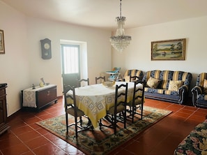 Dining - Villa Maria da Nazaré (Leiria)