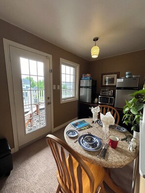 Dining - Modern luxury suite near historic downtown Port Perry (Port Perry)