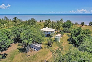Exterior - Driftwood Beachfront Getaway, sleeps 8 comfortably, Linen included (Dundee Beach)