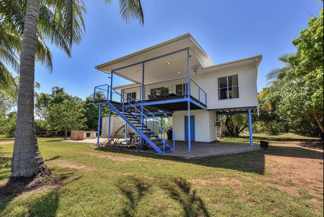 Driftwood  Beachfront Getaway, sleeps 8 comfortably, fully air conditioned.