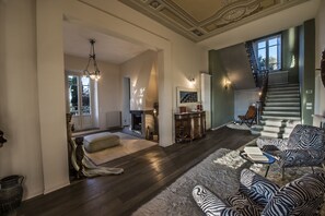 TV, fireplace, DVD player