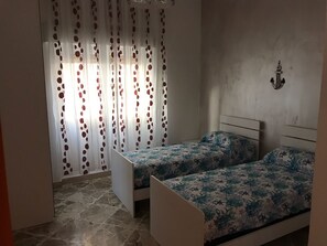 3 Schlafzimmer, Schreibtisch, Bügeleisen/Bügelbrett, kostenloses WLAN