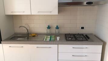 Réfrigérateur, four, plaque de cuisson, lave-vaisselle