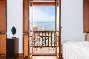 4 bedrooms, bed sheets - Leo Holiday Home (Andrin)