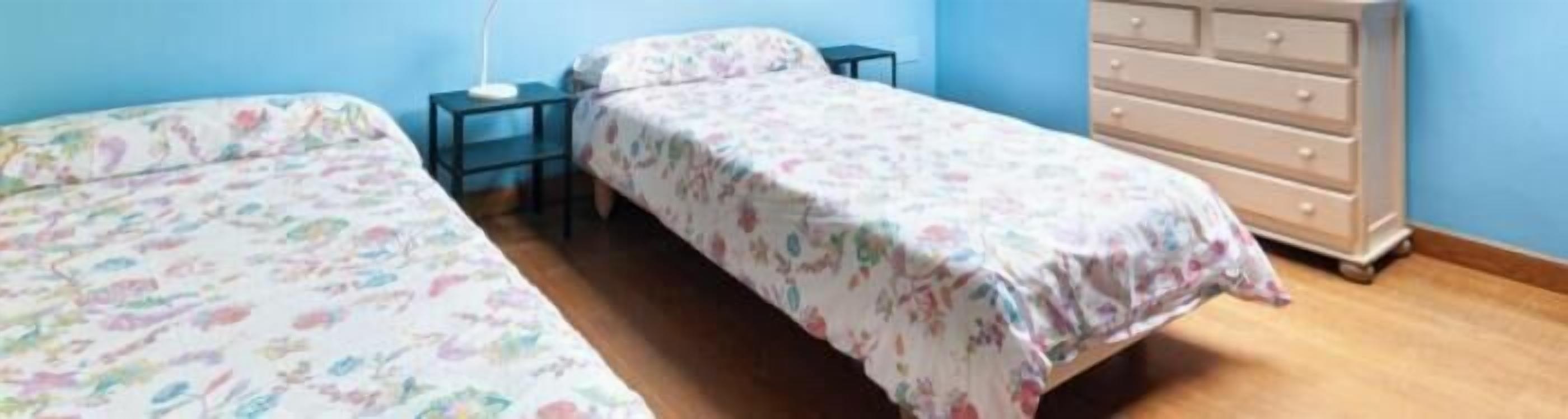 4 bedrooms, iron/ironing board, Internet