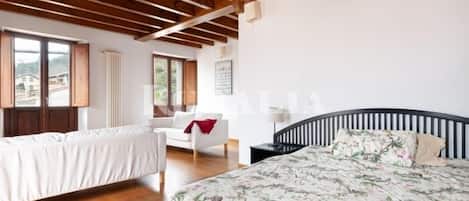 4 bedrooms, iron/ironing board, internet