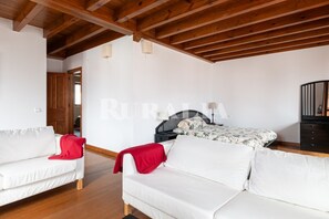 4 bedrooms, bed sheets - VV Leo - country house in Andrín (Llanes) | 9–11 guests (Andrin)
