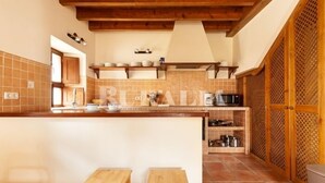 Coffee/tea maker, fridge, microwave, oven - VV Leo - country house in Andrín (Llanes) | 9–11 guests (Andrin)