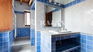 Shower, towels - VV Leo - country house in Andrín (Llanes) | 9–11 guests (Andrin)