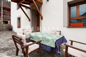 Outdoor dining - VV Leo - country house in Andrín (Llanes) | 9–11 guests (Andrin)