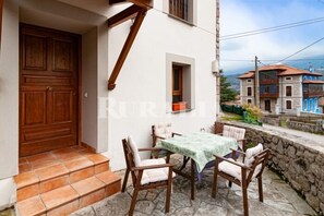Outdoor dining - VV Leo - country house in Andrín (Llanes) | 9–11 guests (Andrin)
