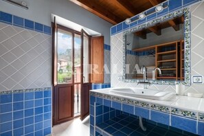 Douche, serviettes fournies