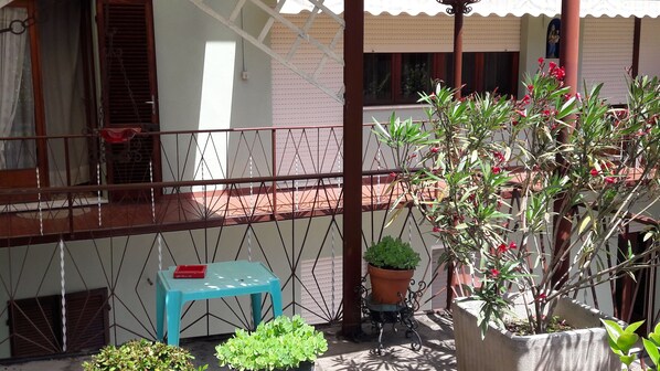 Terrace/patio - The grandparents' house in Moncrivello (renovated) (moncrivello)