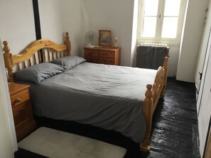4 chambres, fer et planche à repasser, Wi-Fi gratuit, draps fournis