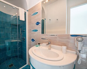 Shower, hair dryer, bidet, towels - Villa Viviani - La Vite (Amalfi)