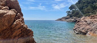 Tamariu Beach 1- Beachfront Home with wifi & views