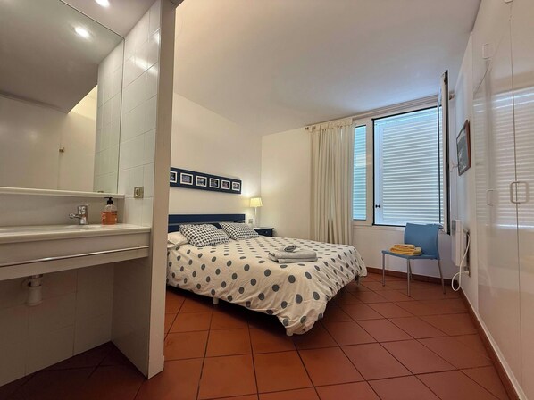3 bedrooms, WiFi, bed sheets - Tamariu Beach 1- Beachfront Home with wifi & views (Tamariu)