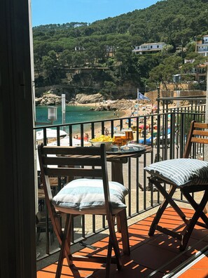 Outdoor dining - Tamariu Beach 1- Beachfront Home with wifi & views (Tamariu)