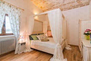 6 habitaciones, tabla de planchar con plancha y wifi