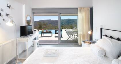 Villa Dimitra is located in a beautiful peaceful location on West Crete.