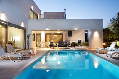 Villa Dimitra is located in a beautiful peaceful location on West Crete.