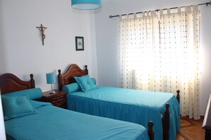 3 bedrooms, iron/ironing board, Internet, bed sheets