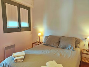 2 slaapkamers, een strijkplank/strijkijzer, wifi, beddengoed