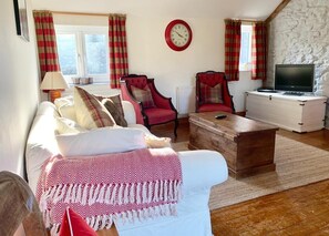 TV, books -  Gorlech Cottage at Ty'r Cae in the Brechfa Forest. (Brechfa,)