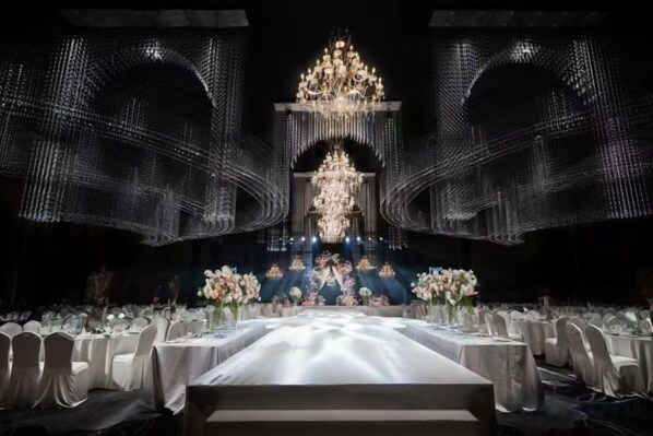A formal dining room with a long table, chairs, and a chandelier. - Taixuhu Holiday Hotel (Hangzhou)